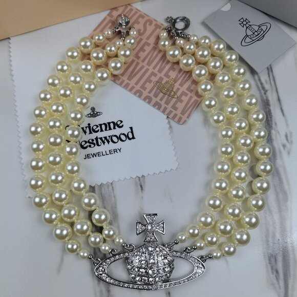 Pearl Necklace Vivienne Westwood Three Row Pearl Bas Relief Choker In Silver - Picture 6 of 6